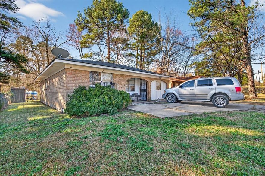 Welcome to this well-maintained 4-bedroom, 2 full bathroom home offering comfort, value, and versatility. Ideal for a first-time homebuyer or as an investment opportunity, this property features a functional floor plan with spacious living areas and generous bedroom sizes.

Major updates include central heat and air installed in 2024, complete with new ductwork and exterior unit, providing peace of mind and energy efficiency. Refrigerator remains, making it a perfect move in ready home.

Enjoy outdoor living in the fully fenced backyard, perfect for pets, play, or entertaining, with an additional storage building for tools and equipment. Conveniently located in a growing area of North Shreveport, close to popular restaurants, shopping, and everyday conveniences, with easy access to I-49 and I-220 for commuting.