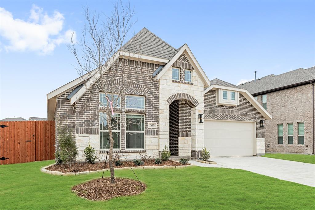 2808 Parkwood Circle