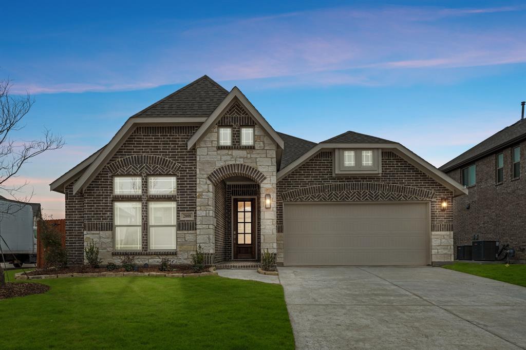 2808 Parkwood Circle