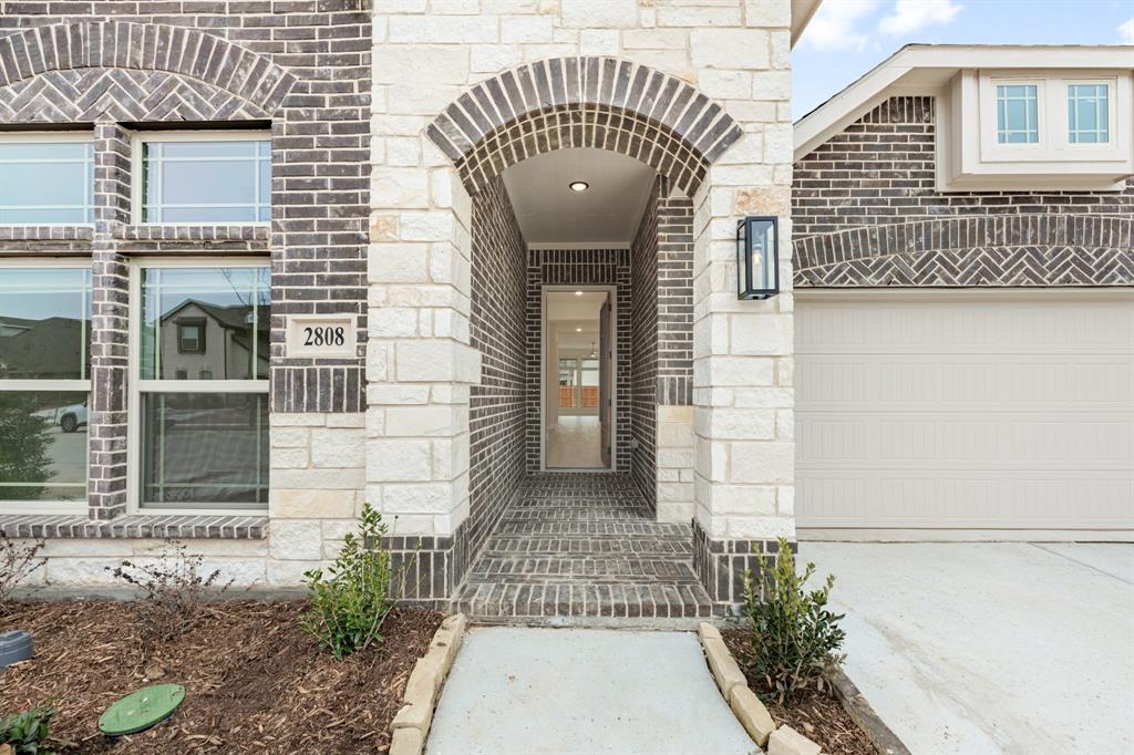 2808 Parkwood Circle