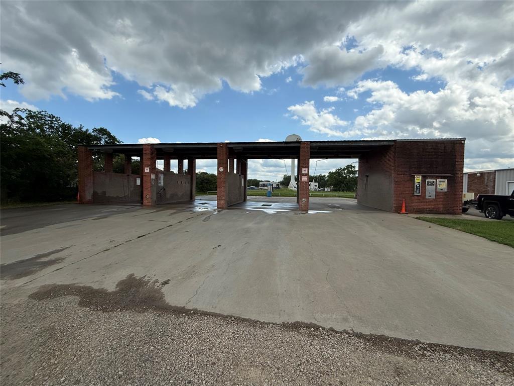 1201 W Dallas Avenue