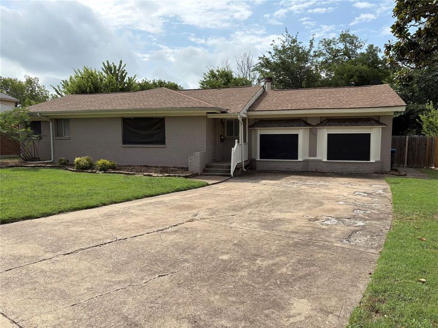 Huge garage conversion with fireplace. Room at rear could be study or fourth bedroom. Beautiful wood floors.
Large backyard.