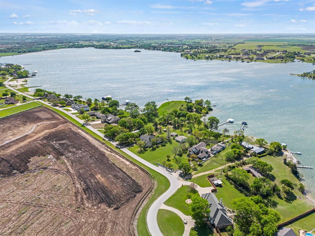 139 Lakeshore Drive