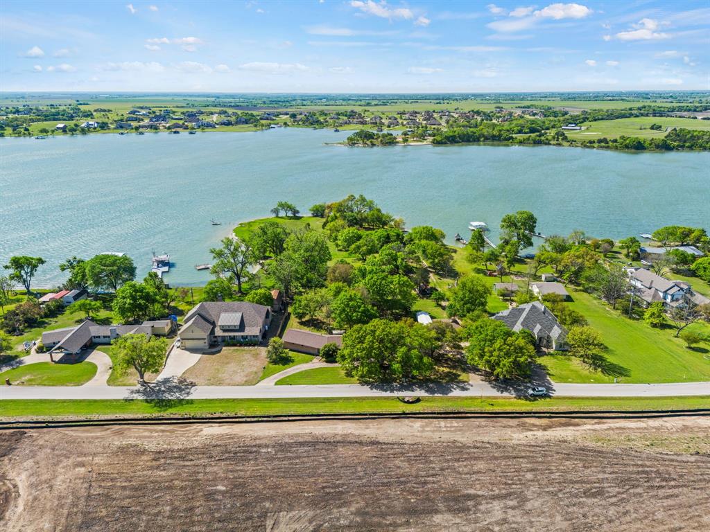 139 Lakeshore Drive