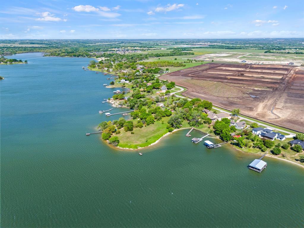 139 Lakeshore Drive