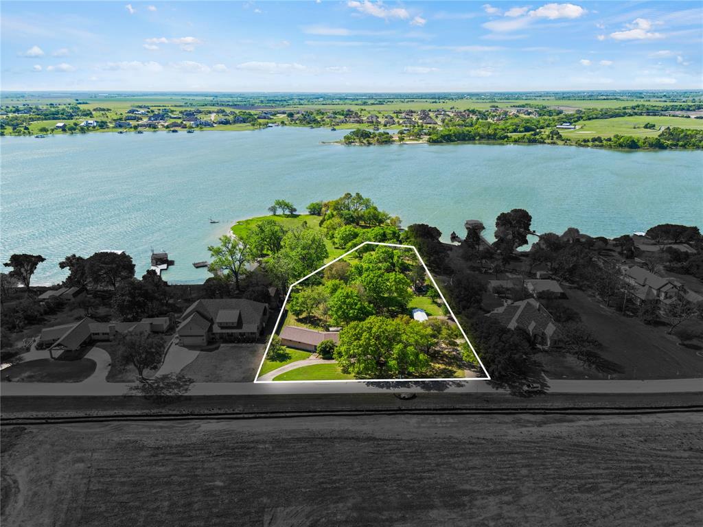 139 Lakeshore Drive