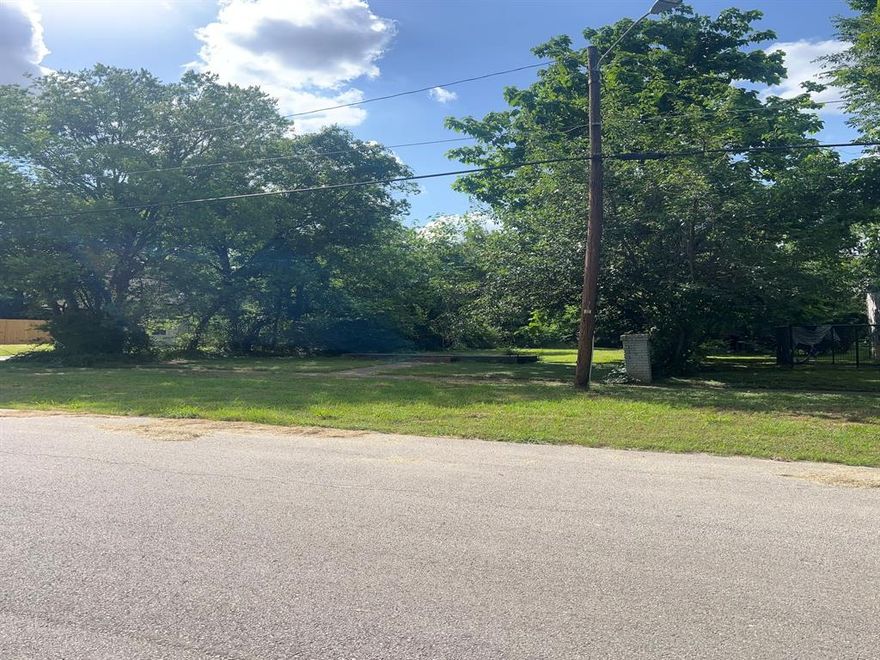 RESIDENTIAL LOT FOR SALE.  This prime residential lot is nestled in the growing community of Corsicana, Texas! Located in a neighborhood near other newly constructed homes, this lot offers a blank canvas for the next new home making it a perfect investment for your future dream home or a smart addition to your real estate portfolio. Lot features many trees and sidewalk.  Nearby amenities include downtown Corsicana, shopping, Navarro College, Lake Halbert and Richland-Chambers Reservoir. Ready and waiting to build on when you’re ready.
