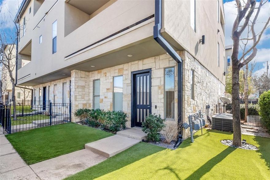 This 3-story, 2 bedroom, 2.5 bath corner home offers bright, open-concept living with downtown skyline views, an oversized turfed front yard, and two balconies to enjoy the city. The updated interior features smart home technology, sleek lighting, wood flooring, and modern countertops with designer backsplash. The main living level is ideal for entertaining with a spacious kitchen, dining area, balcony, and convenient half bath. The oversized primary suite includes a large bath and walk-in closet, while the third floor offers another balcony with city views plus a full-size washer and dryer. All of this in a contemporary townhome community just minutes from restaurants, shopping, and nightlife in East Dallas and Downtown.