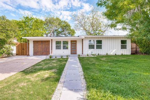 Photo of 2605 Greenhurst Drive, Farmers Branch, TX 75234 (MLS # 21234436)