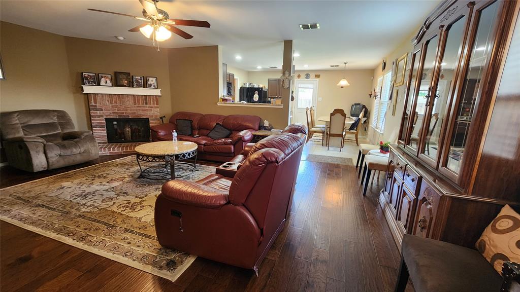 6613 Longleaf Lane