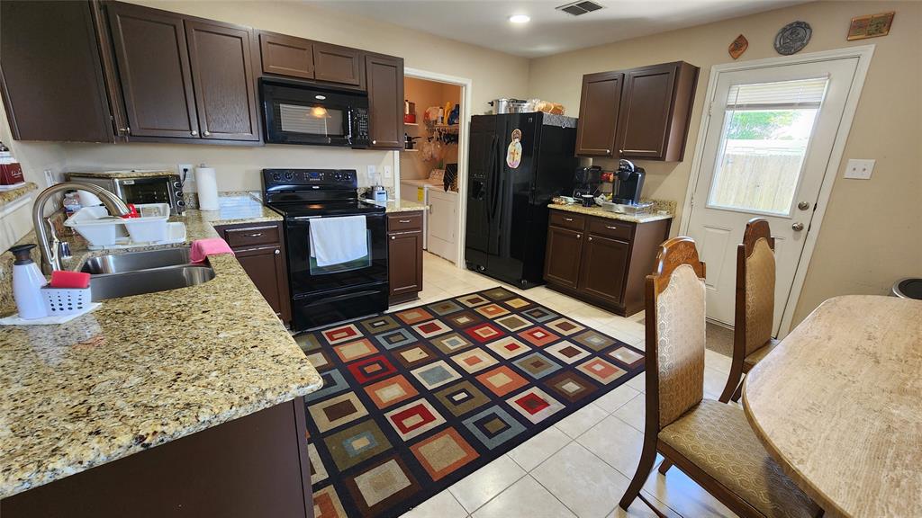6613 Longleaf Lane