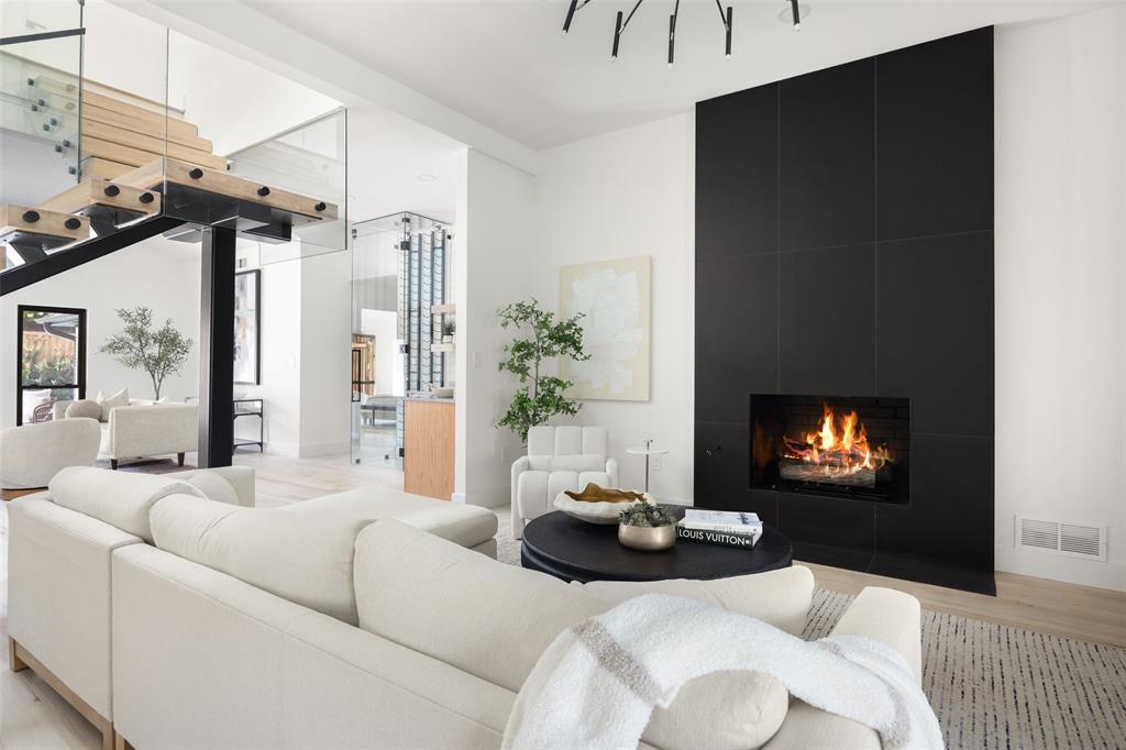 PEBBLE CREEK - Residential