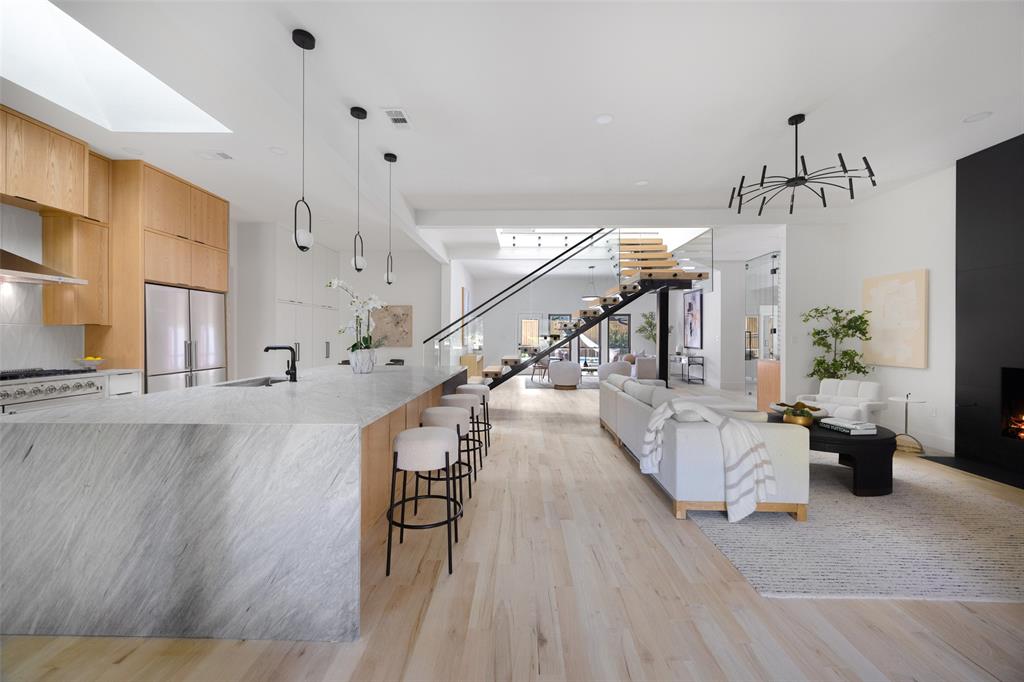 PEBBLE CREEK - Residential