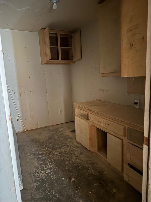 none - Commercial Lease