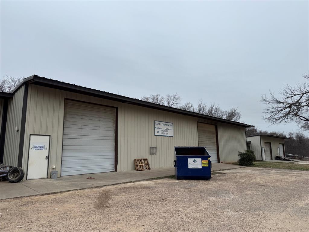 none - Commercial Lease