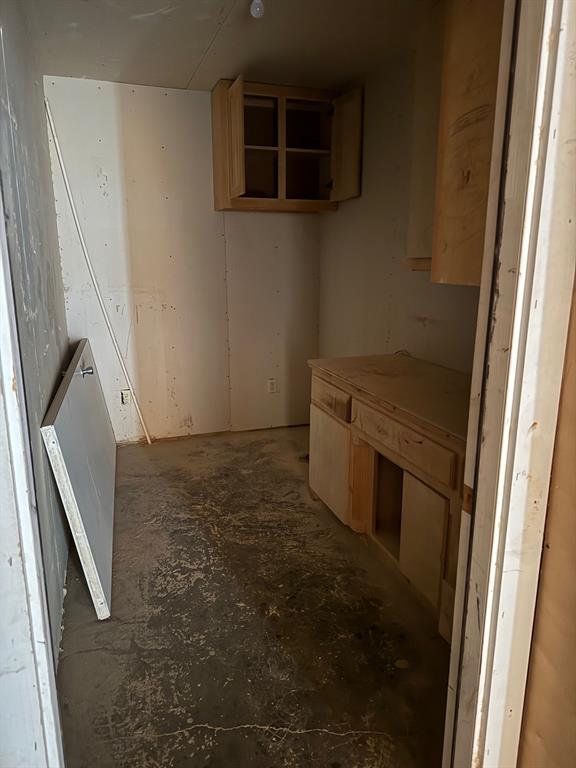 none - Commercial Lease