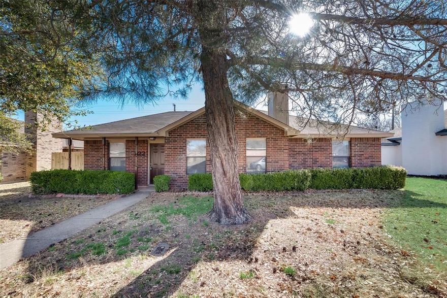 3BR-2BA home featuring granite countertops and wood flooring. Charming floor plan. Living room offers tray ceiling and wood-burning fireplace. Fenced backyard with patio. No smoking. Renter’s insurance required. Convenient location with easy access to I-67 and I-20.