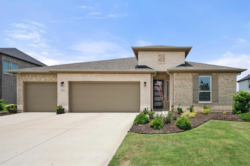 1624 Thunderbird Drive