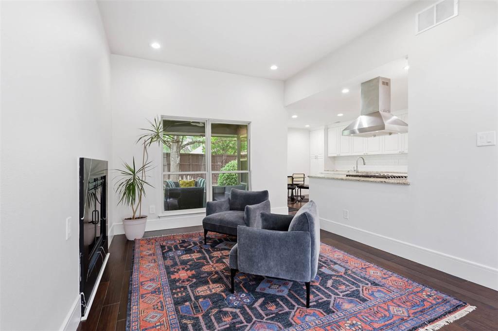 2626 Mariposa Circle