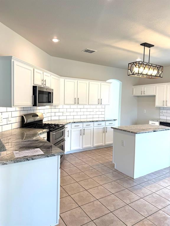 Meadow Oaks Ph II - Residential Lease