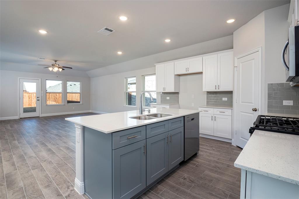 729 Rusty Spurs Place