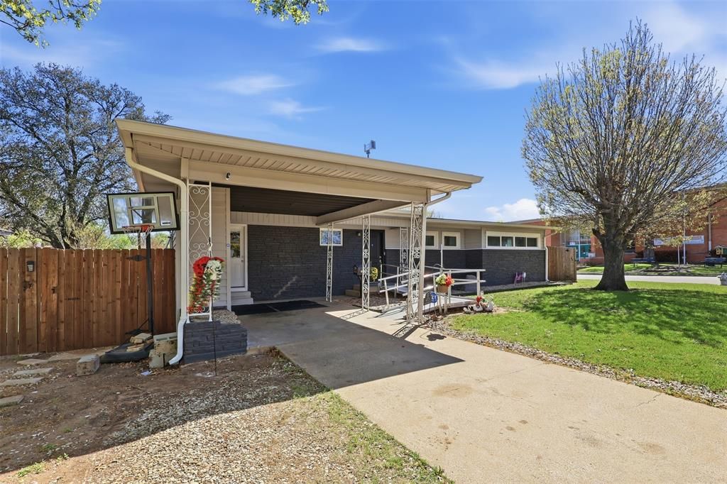 Photo of 4775 Rector Avenue, Fort Worth, TX 76133 (MLS # 21214956)