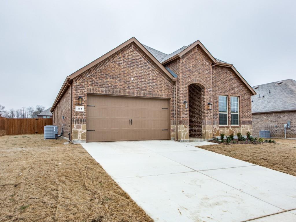 123 Lakeview Circle