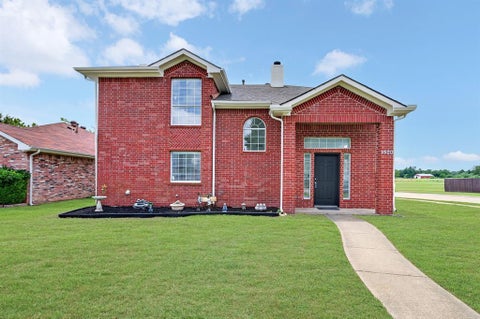 Photo of 1520 Paintbrush Street, Mesquite, TX 75149 (MLS # 21290850)