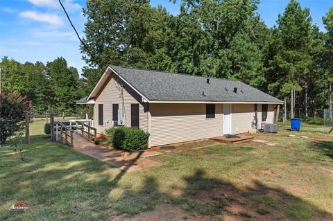 A home in Mount Enterprise