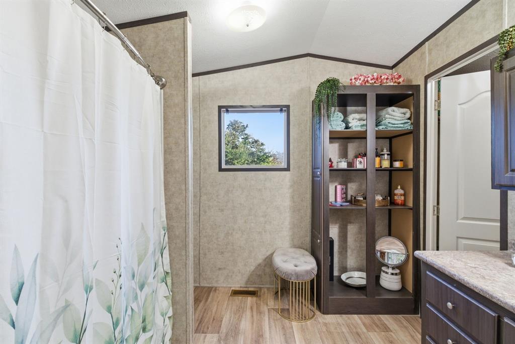 na - Commercial Sale