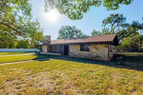 Photo of 201 NW 31st Street, Mineral Wells, TX 76067 (MLS # 21095715) Photo of 201 NW 31st Street, Mineral Wells, TX 76067 (MLS # 21095715)