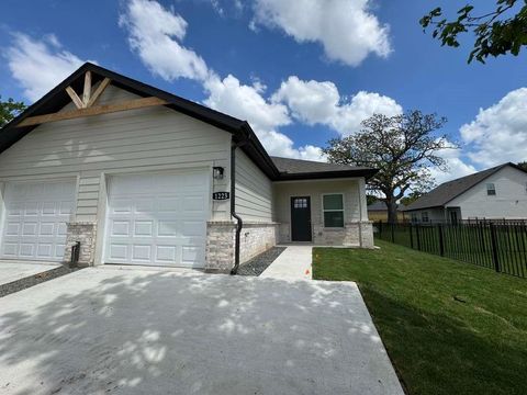 Photo of 1223 S Austin Street #1223, Sherman, TX 75090 (MLS # 21237959)