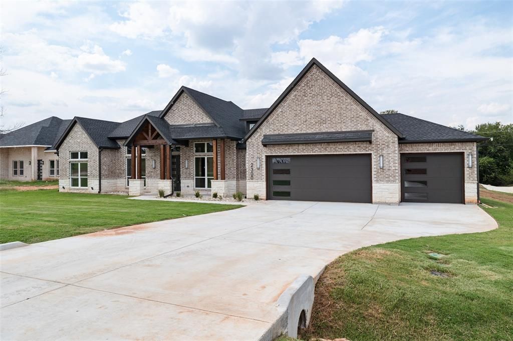 Photo of 2300 Candlestick Drive, Granbury, TX 76049 (MLS # 21127129)