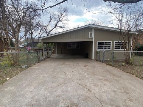 A home in Comanche