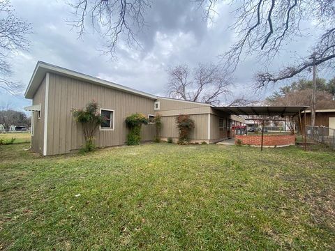 A home in Comanche