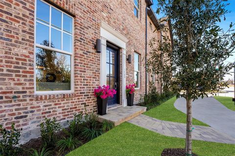 Photo of 1432 N Avenue, Plano, TX 75074 (MLS # 21170409)