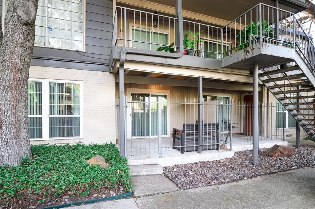 5306 Fleetwood Oaks Avenue 126