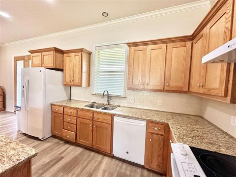 Tiny photo for 318 E 4th Street, Lindsay, TX 76250 (MLS # 21201347)