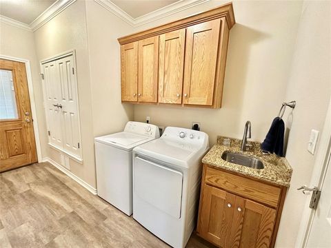 Tiny photo for 318 E 4th Street, Lindsay, TX 76250 (MLS # 21201347)