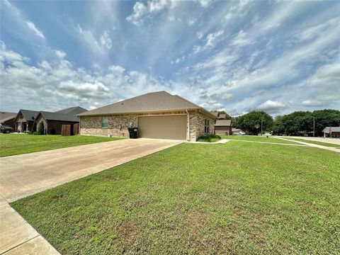Tiny photo for 318 E 4th Street, Lindsay, TX 76250 (MLS # 21201347)