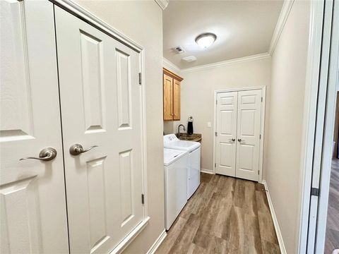 Tiny photo for 318 E 4th Street, Lindsay, TX 76250 (MLS # 21201347)