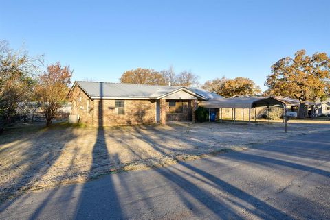 A home in De Leon