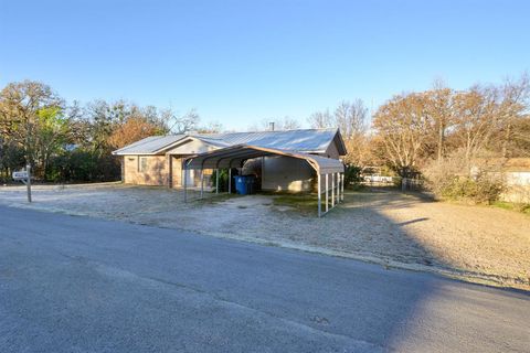 A home in De Leon