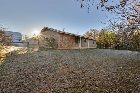 A home in De Leon