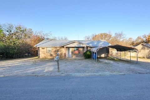 A home in De Leon