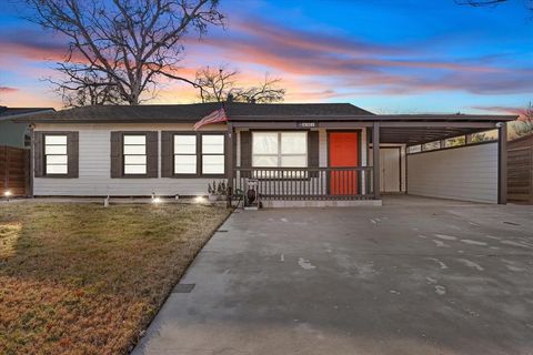 Photo of 805 23rd Street, Grand Prairie, TX 75050 (MLS # 21166583)