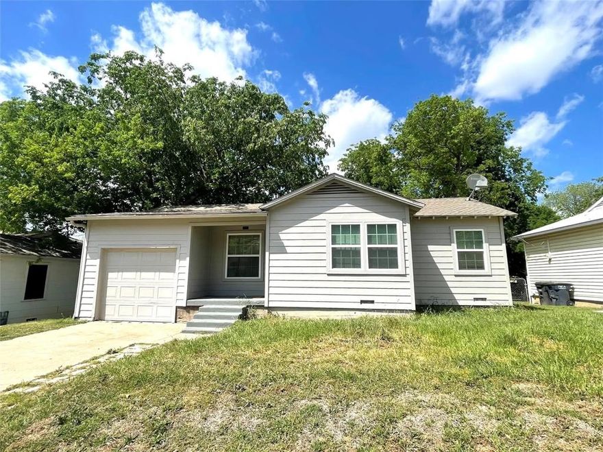 Discover comfort and convenience in this charming 2-bedroom, 1- bath home, perfect for small families. Featuring a bright and functional layout, this home includes a welcoming living area, a practical kitchen with ample storage, and a clean, well-kept bathroom. 
Enjoy the ease of a one car garage for parking or storage, and step outside to your oversized backyard ideal for gardening, outdoor entertaining or simply relaxing in your own private green space.
Located just minutes from shopping centers, restaurants, and public transportation, this home offers the best of both comfort and accessibility. with bus routes nearby, commuting is easy and stress free. Schedule your tour today!