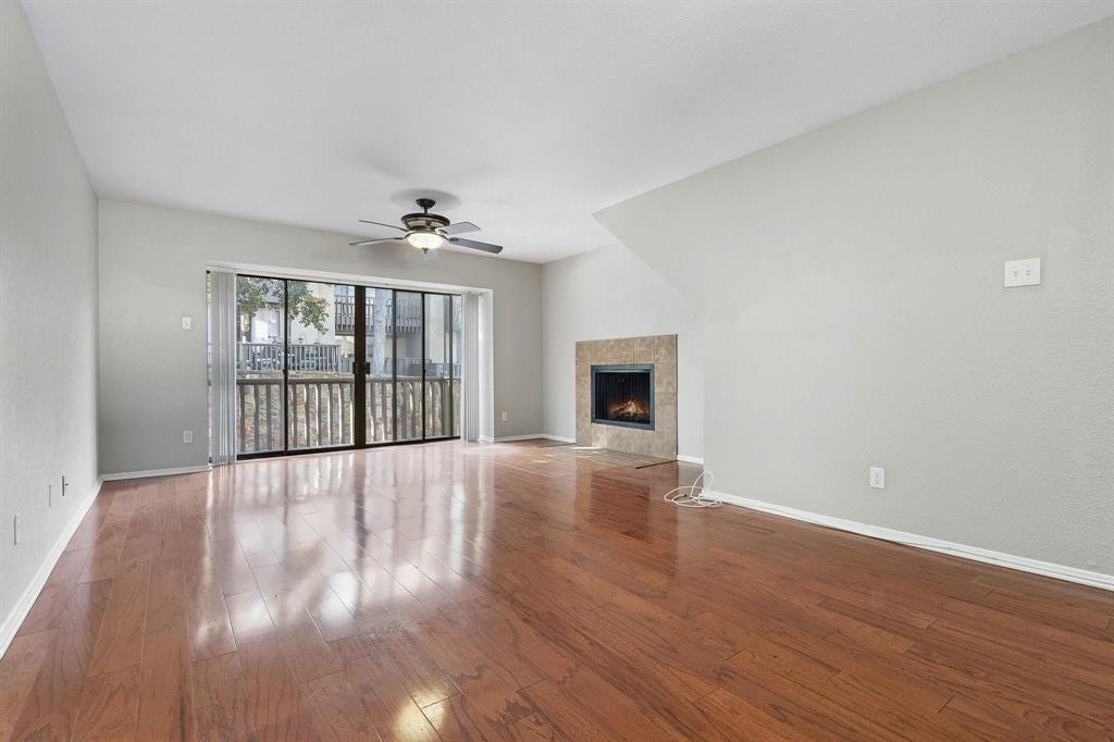 Country Club Place At Las Colinas - Residential