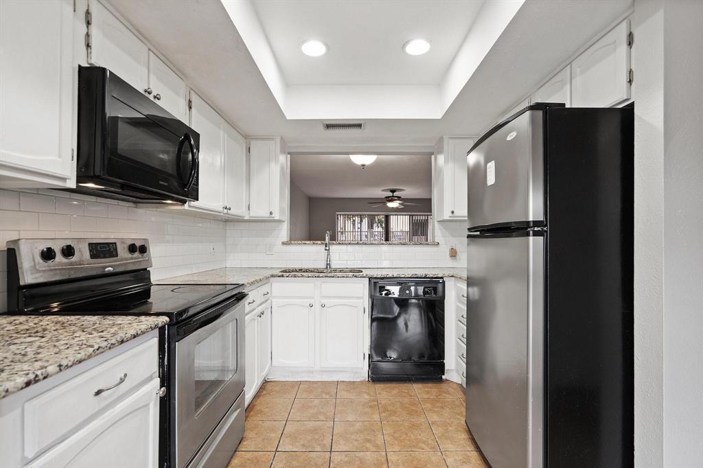 Country Club Place At Las Colinas - Residential