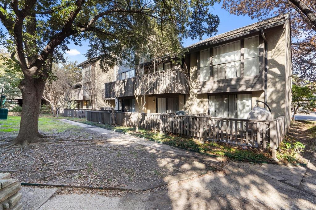 Country Club Place At Las Colinas - Residential